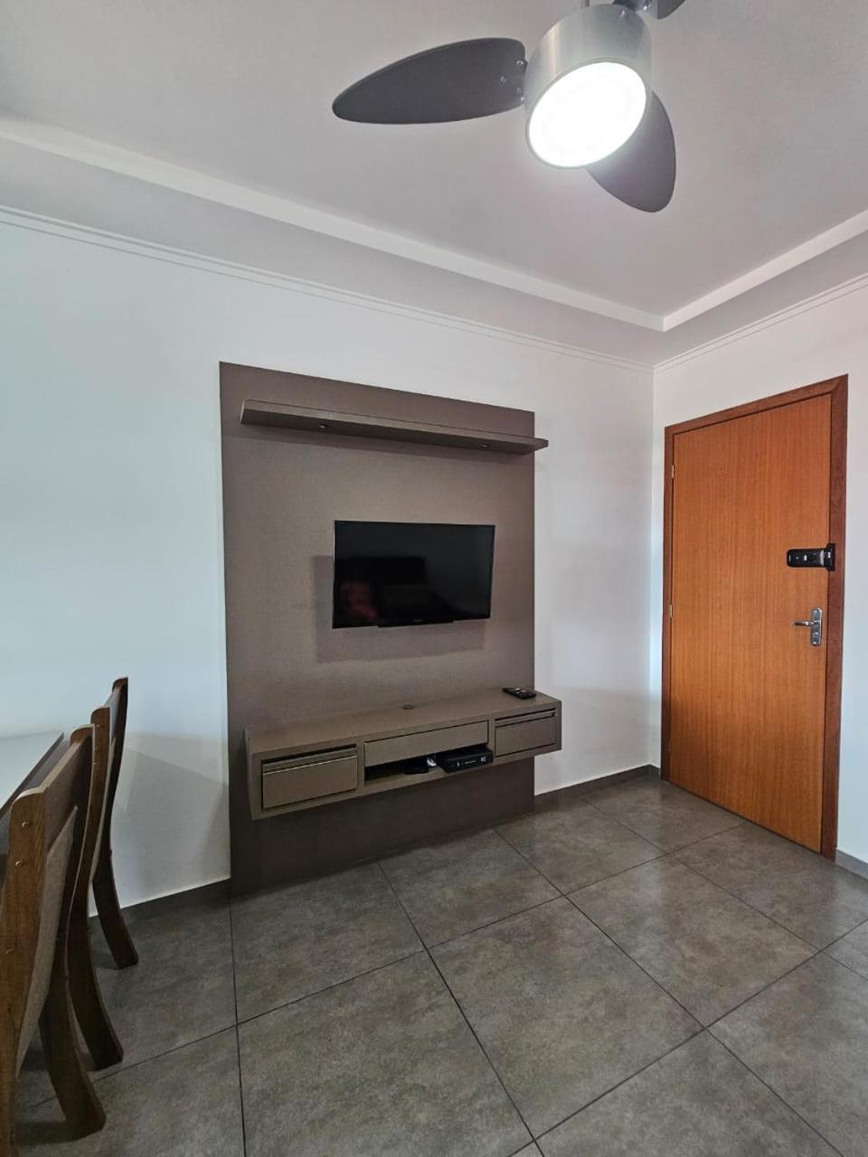 Proximo Ao Aeroporto E Praias Do Sul Da Ilha Apartamento